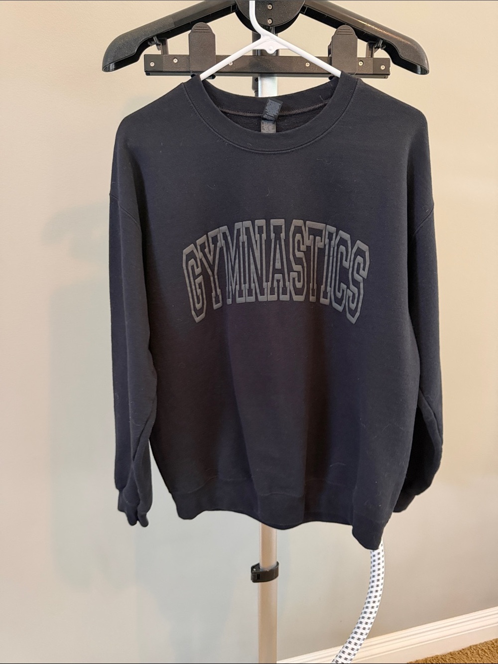 Gildan Women’s Gymnastics Graphic Crewneck Sweatshirt - M